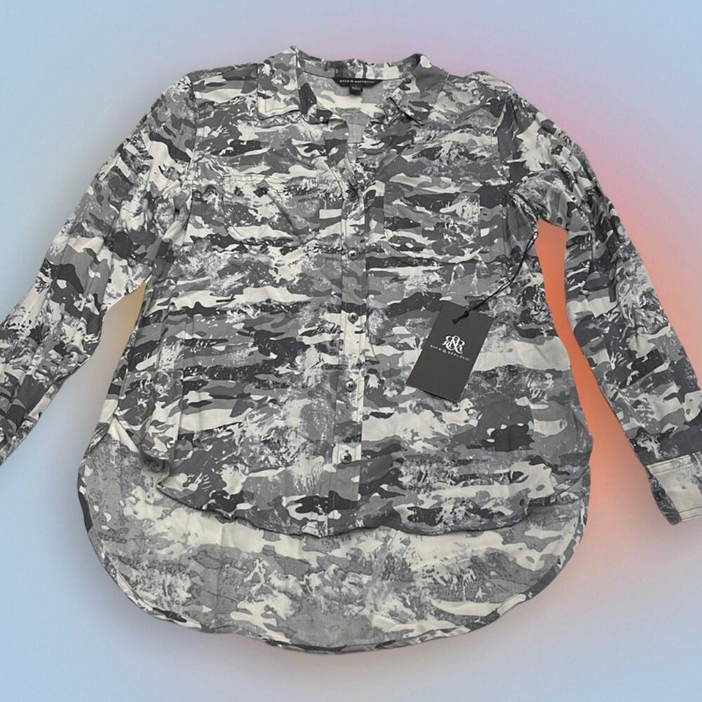 ROCK & REPUBLIC Women’s Small Gray Camo Long Sleeve Shirt